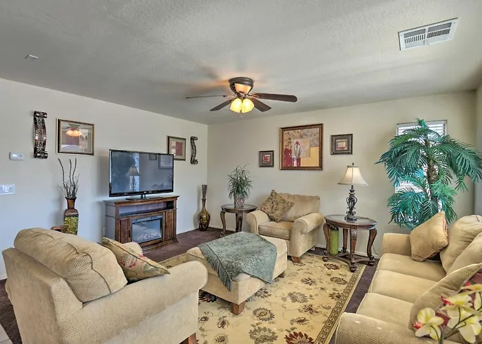 Relaxing San Tan Valley Retreat W/ Pool & Hot Tub!