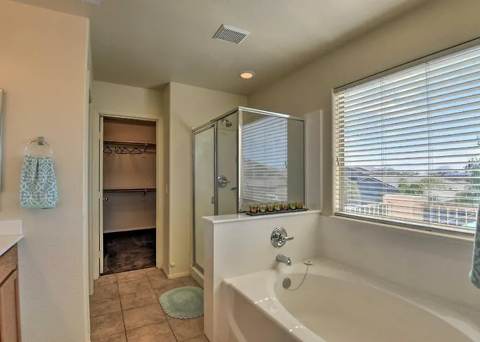 Relaxing San Tan Valley Retreat W/ Pool & Hot Tub! Casa vacanze