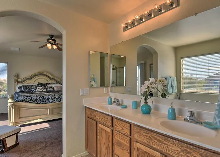 Relaxing San Tan Valley Retreat W/ Pool & Hot Tub!