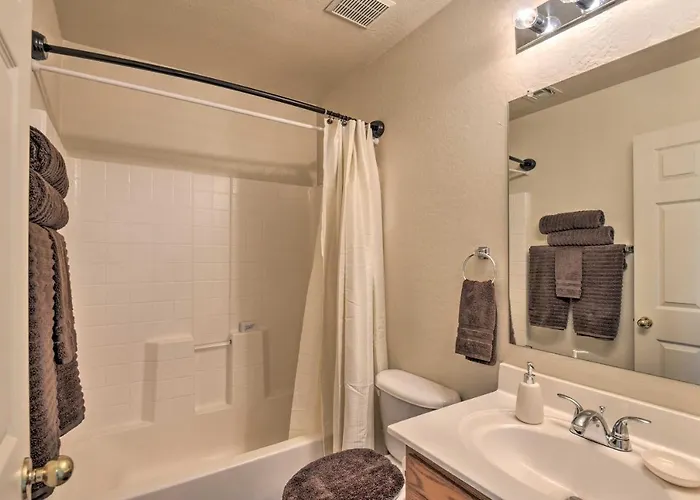 Relaxing San Tan Valley Retreat W/ Pool & Hot Tub! * Magma